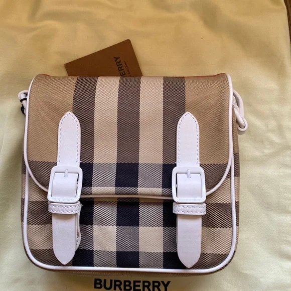 Burberryバッグ Burberry Note Medium Leather & Vintage Check Crossbody Bag